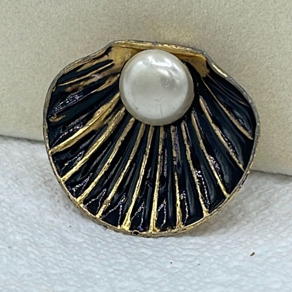 1930’s Art Nouveau pearl Clamshell dress clip